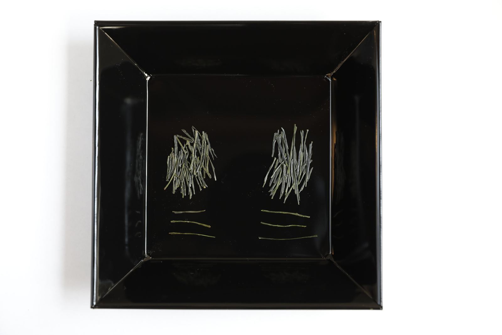 Appraisal tray with leaves and stems picked out from the two higher grade sencha samples